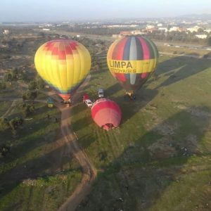 Trois montgolfières Tunisian Balloons Festival